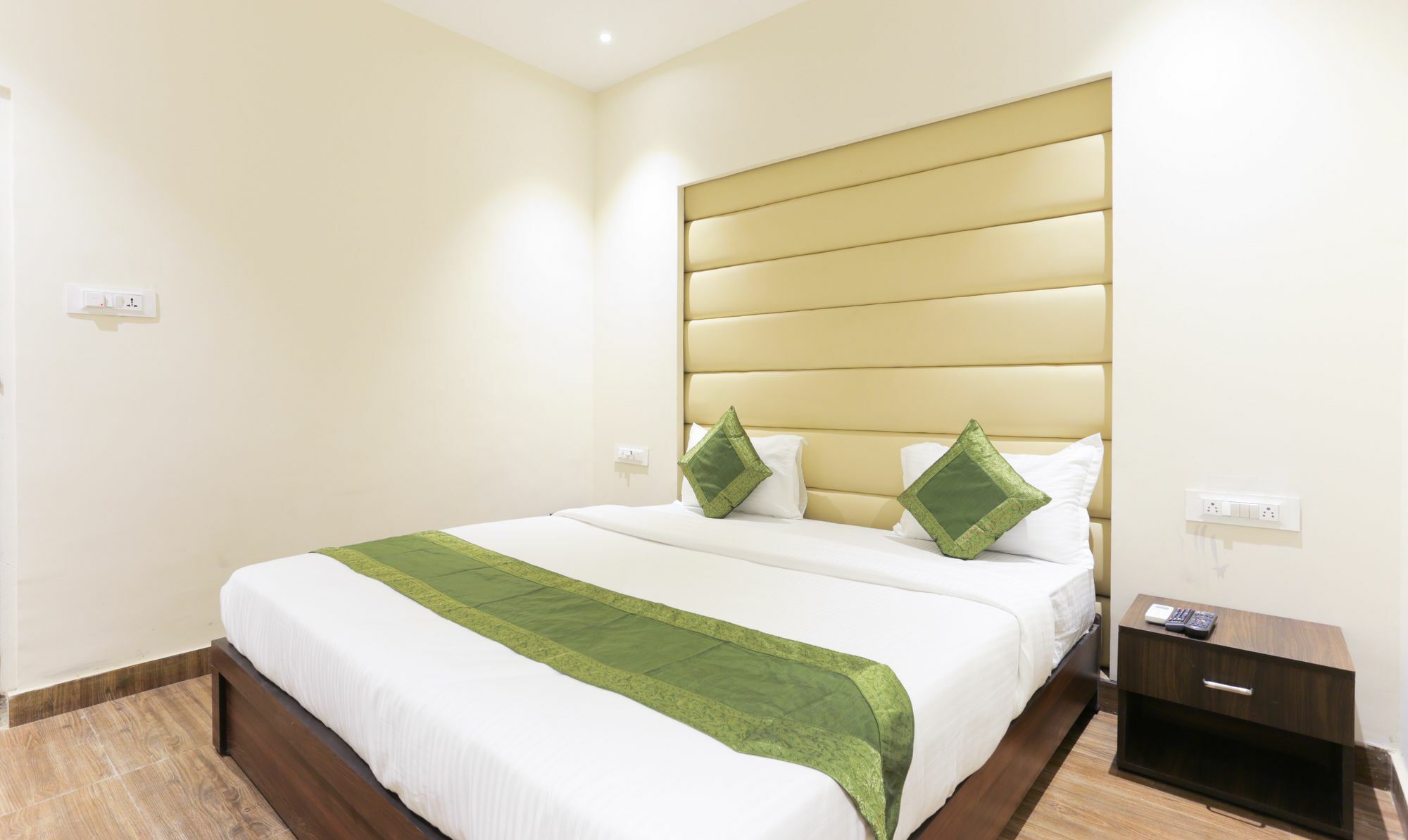 Hotel Fabexpress Golden Tulipz Bombaj Exteriér fotografie